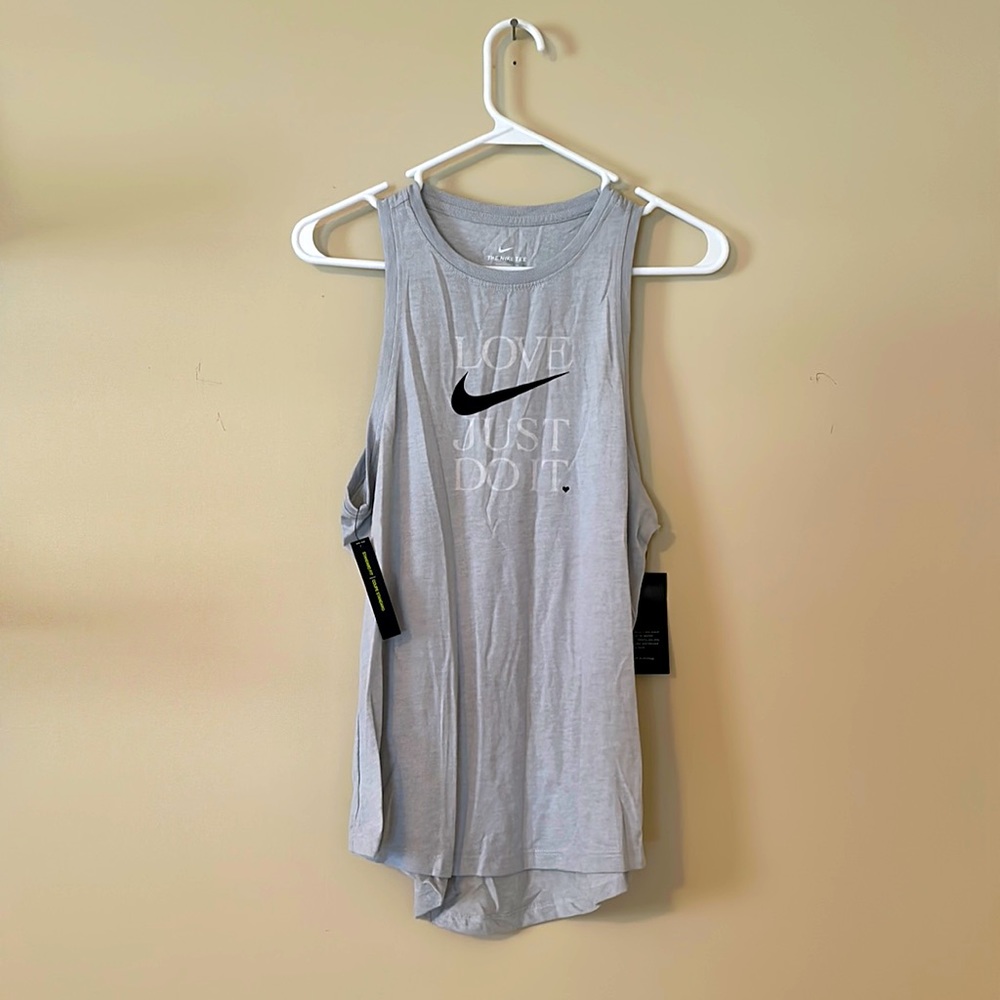 NWT Women’s Nike Size Small Dri-fit light gray tank top.